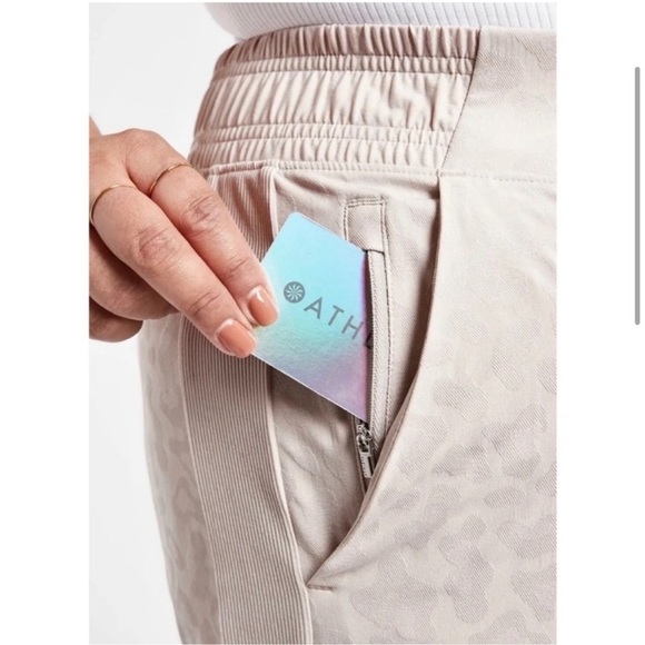 Like New - Athleta Brooklyn Textured Jogger - size 6 - Picture 2 of 7